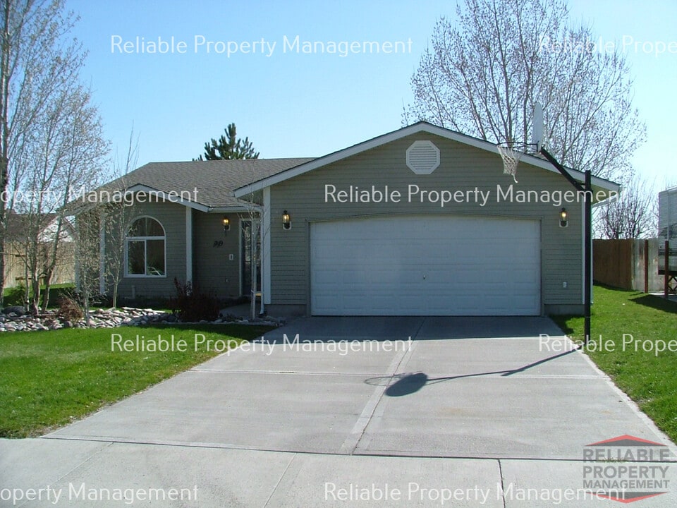 1799 Ironwood Dr in Idaho Falls, ID - Foto de edificio