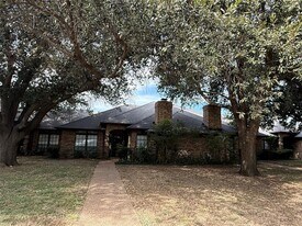 5883 Westhaven Dr in Fort Worth, TX - Building Photo