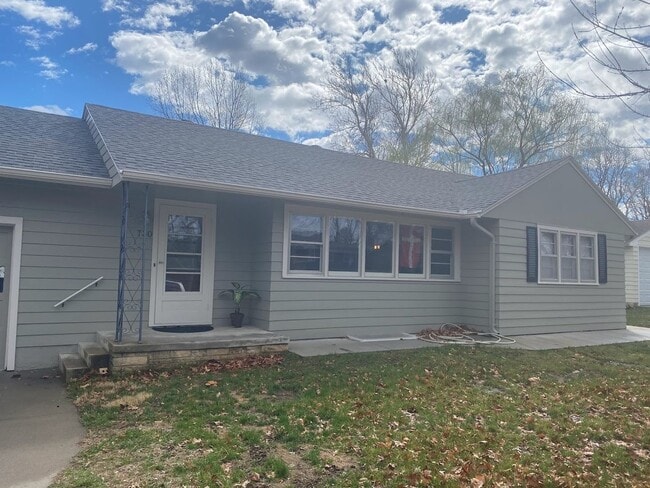 730 Midland Ave in Manhattan, KS - Building Photo - Building Photo