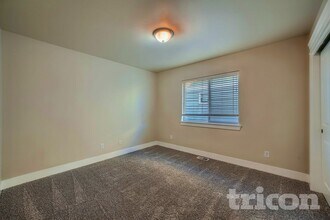 4621 204th St Ct E in Spanaway, WA - Foto de edificio - Building Photo