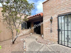 7876 N Sendero Tres in Tucson, AZ - Building Photo - Building Photo