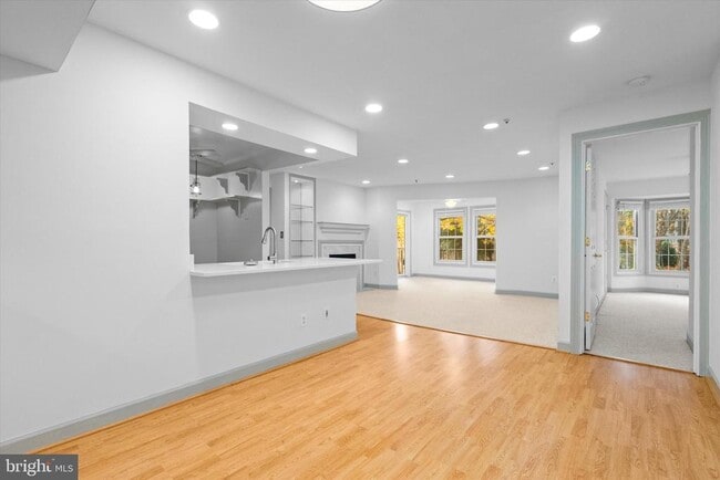 12221 Fairfield House Dr in Fairfax, VA - Building Photo - Building Photo