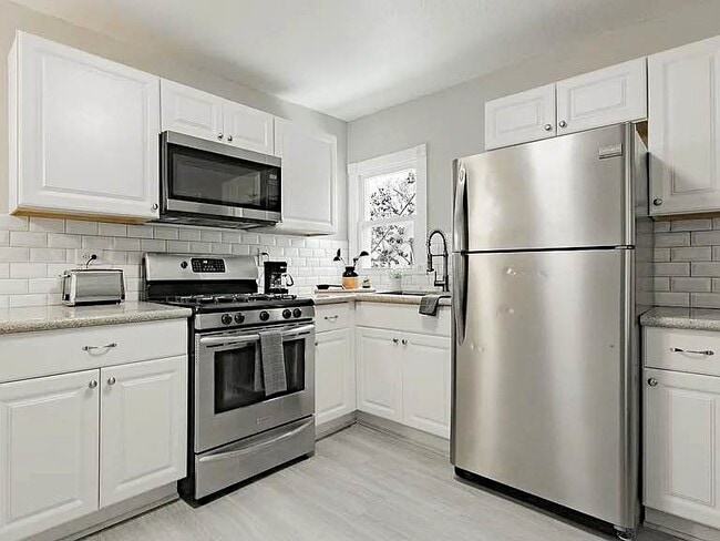 1541 Charles Ave in St. Paul, MN - Building Photo - Building Photo