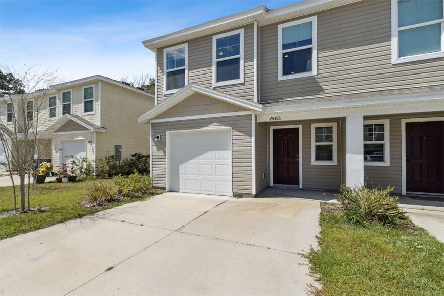 45356 Red Brick Dr in Callahan, FL - Building Photo