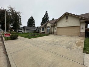 1036 N Palm St in Visalia, CA - Building Photo - Building Photo