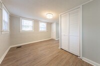 1121 Metropolitan Ave photo'