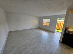 4621 SW 33rd Ave in Fort Lauderdale, FL - Building Photo - Building Photo