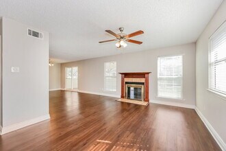 1521 Lincolnshire Way in Fort Worth, TX - Building Photo - Building Photo