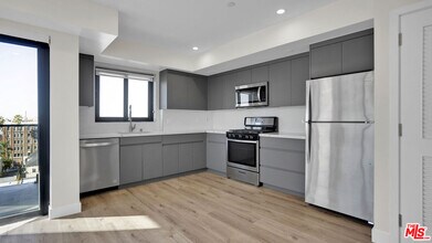 846 S Mariposa Ave in Los Angeles, CA - Building Photo - Building Photo
