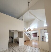 5420 Sylmar Ave, Unit #311 in Van Nuys, CA - Foto de edificio - Building Photo