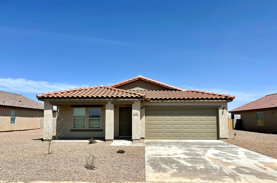 3467 E Ames Ave in Kingman, AZ - Building Photo