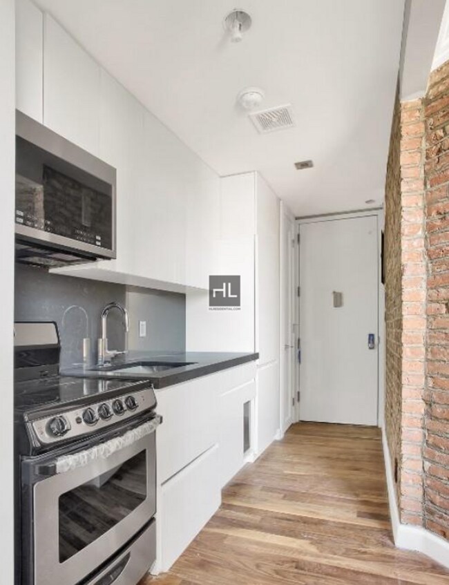 Second Avenue in New York, NY - Foto de edificio - Building Photo