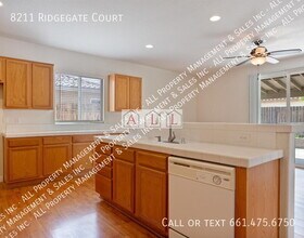 8211 Ridgegate Ct in Bakersfield, CA - Building Photo - Building Photo