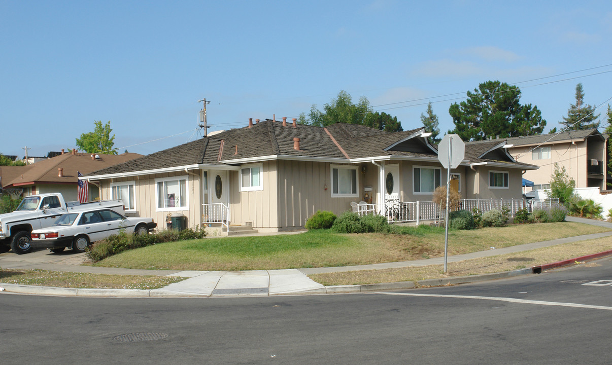 1203-1205 Flora Ave in San Jose, CA - Foto de edificio