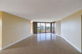 2000 Towerside Terrace, Unit 1111 in Miami, FL - Foto de edificio - Building Photo