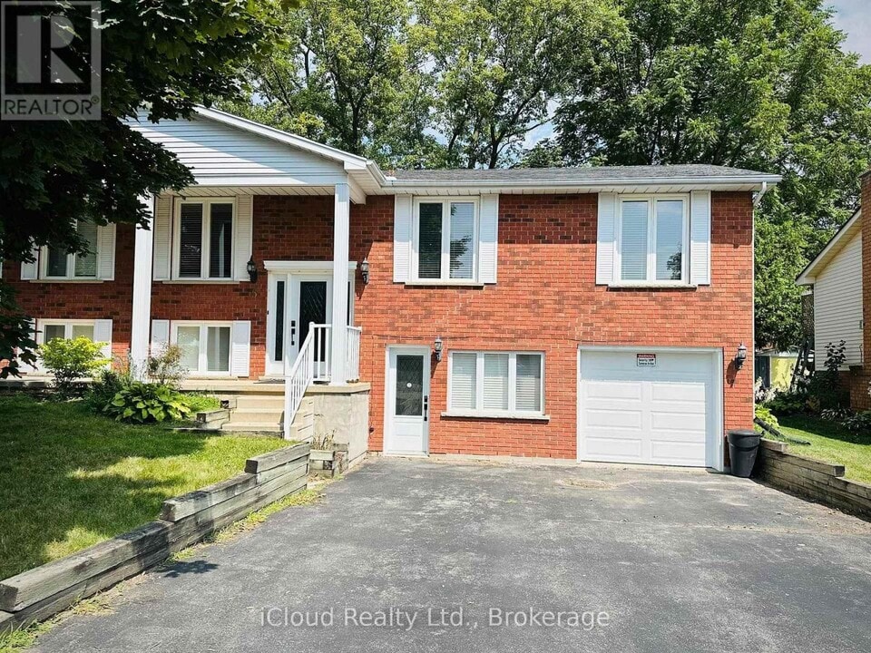 5 Ilona Ct in Brantford, ON - Building Photo