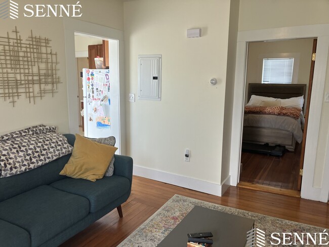 42 Derby St, Unit 3 in Somerville, MA - Building Photo - Building Photo