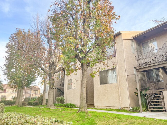 2310 Lillyvale Ave, Unit 123 in Los Angeles, CA - Building Photo - Building Photo