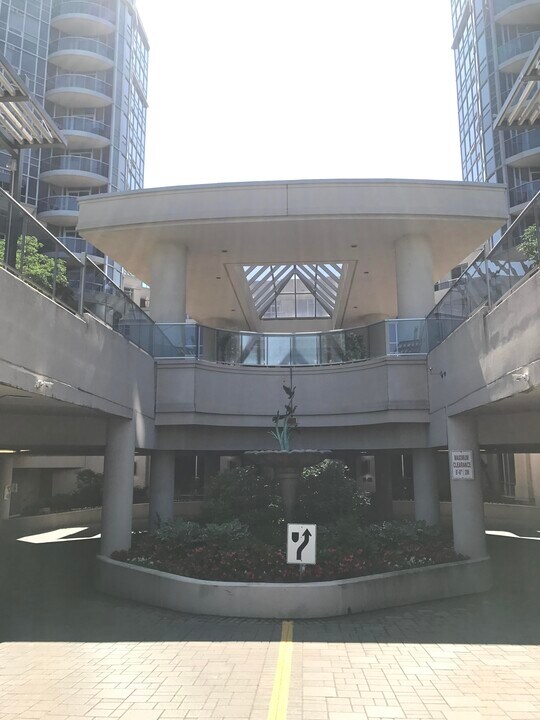 33 Cox Blvd in Markham, ON - Building Photo