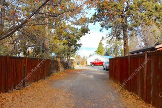 555 NE Seward Ave in Bend, OR - Building Photo - Building Photo