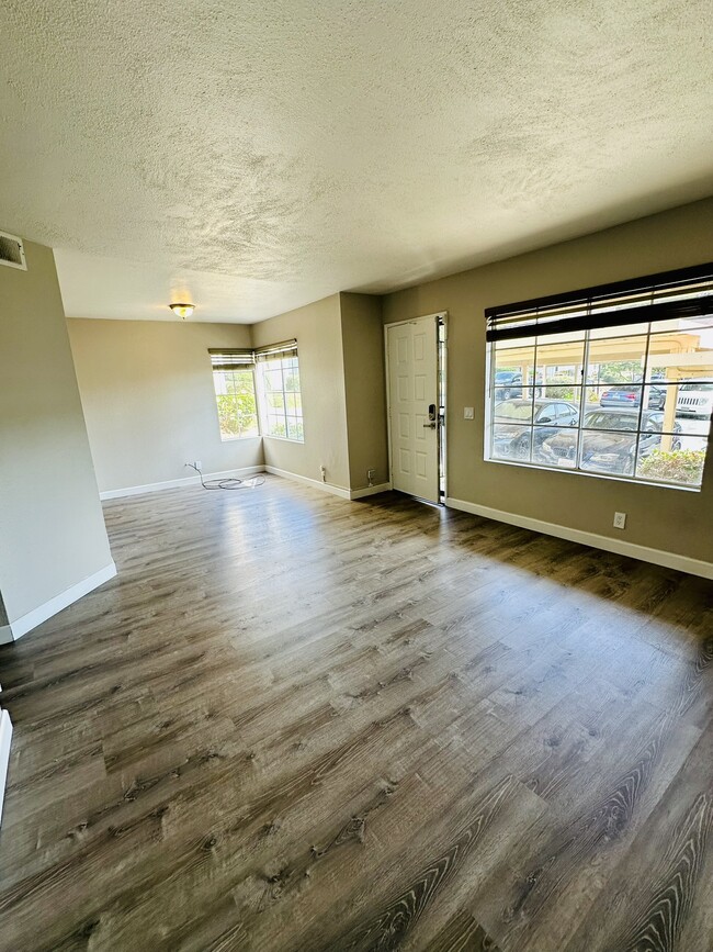 2089 Manzana Way in San Diego, CA - Building Photo - Building Photo