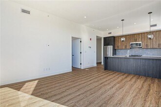 39 Washington Ave, Unit 305 in Pleasantville, NY - Foto de edificio - Building Photo