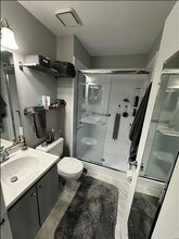 7409 Triwoods Dr, Unit APT K in St. Louis, MO - Foto de edificio - Building Photo