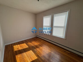 585 Broadway, Unit 1 in Somerville, MA - Building Photo - Building Photo