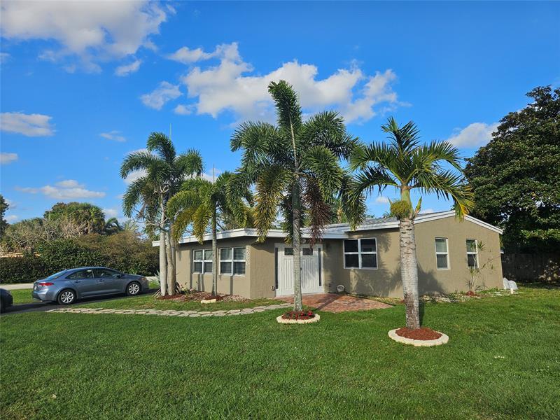 2586 NW 58th Ave in Margate, FL - Foto de edificio