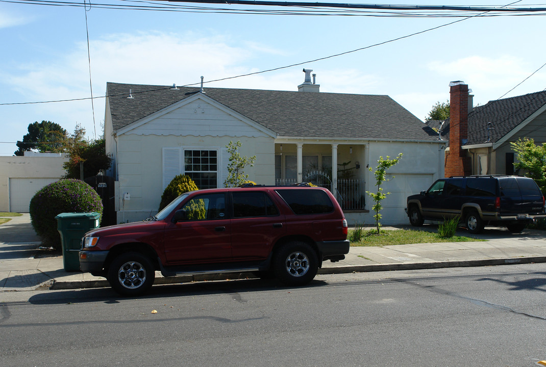 525-527 S Humboldt St in San Mateo, CA - Building Photo