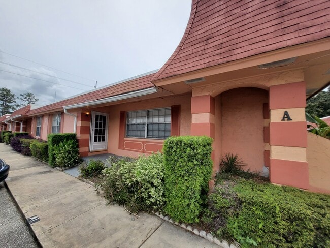 property at 2929 W Oak Ridge Rd