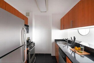 80 Maiden Ln in New York, NY - Building Photo - Building Photo