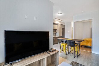 255 Queen St W in Toronto, ON - Building Photo - Building Photo