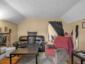 11 Kaufman Dr in Cheektowaga, NY - Foto de edificio - Building Photo