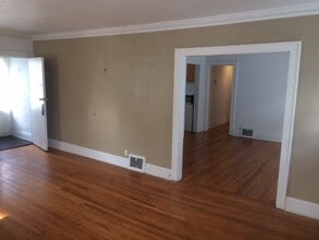 3666 Tolland Rd in Shaker Heights, OH - Foto de edificio - Building Photo
