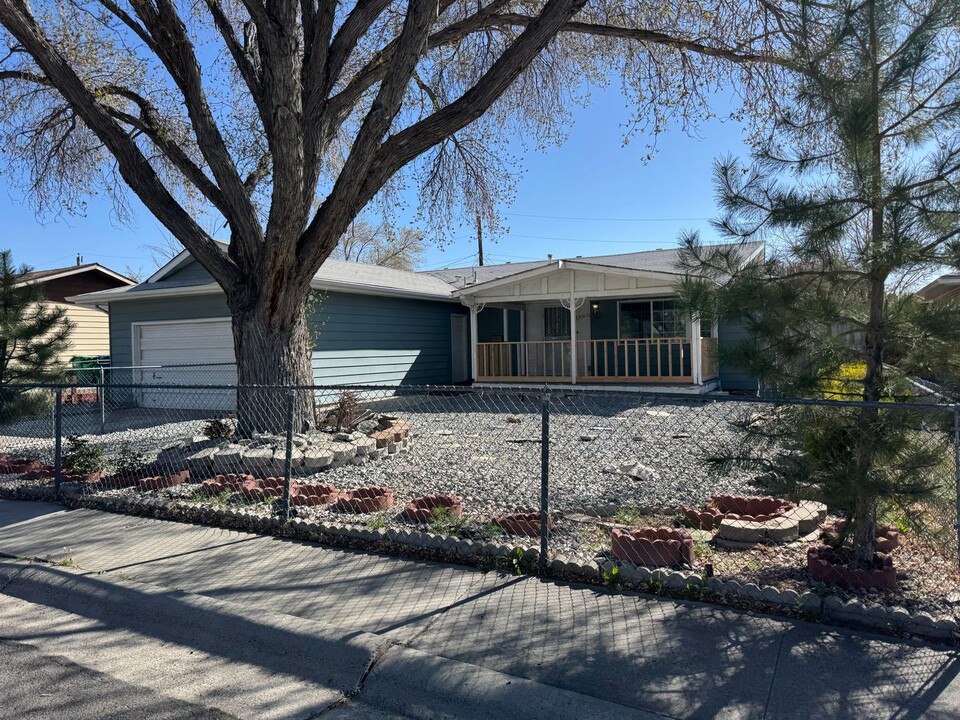 1390 Bridgewood Ln in Reno, NV - Foto de edificio