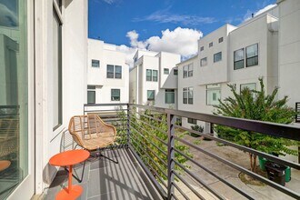 5622 Kiam St in Houston, TX - Foto de edificio - Building Photo