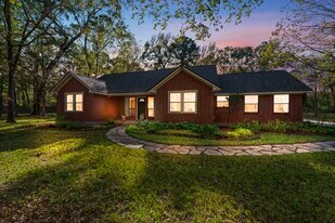 8623 Miller Rd in Magnolia, TX - Building Photo