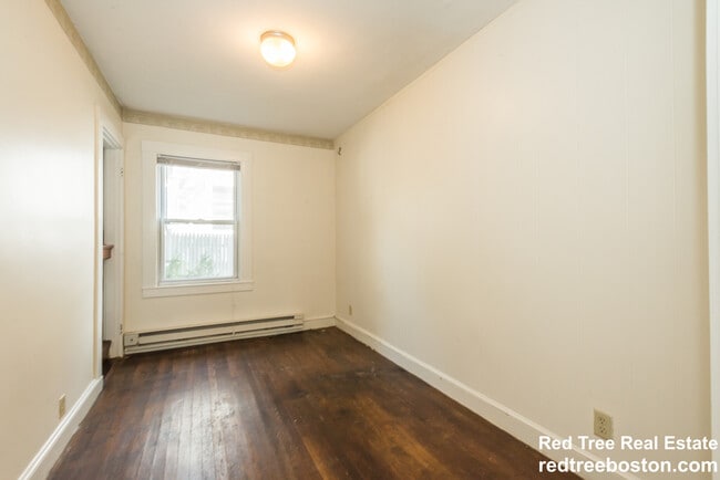 50-52 Hobson St, Unit 1 in Boston, MA - Foto de edificio - Building Photo