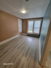 364 N York St, Unit 2F in Pottstown, PA - Foto de edificio - Building Photo