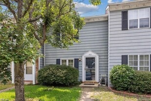 905 Captains Ct, Unit 2005 in Chesapeake, VA - Building Photo