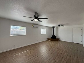 230 Craigmont Ln in San Antonio, TX - Foto de edificio - Building Photo