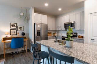 1000 Antoine Dr in Houston, TX - Building Photo - Building Photo