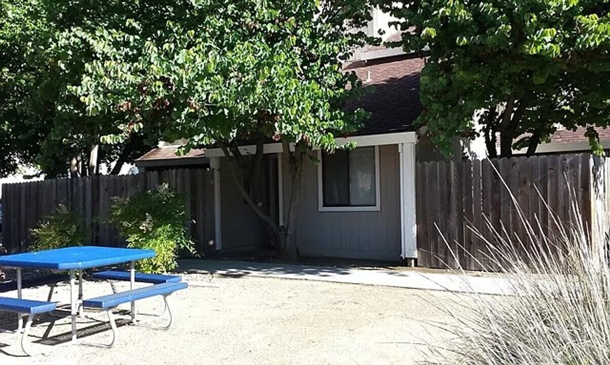 857 Adams Terrace in Davis, CA - Building Photo