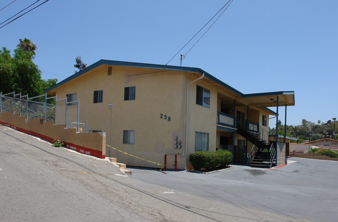 Avalon Gardens Apartments in Vista, CA - Building Photo