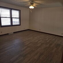 359 Cedar Point Rd in Johnson City, TN - Building Photo - Building Photo