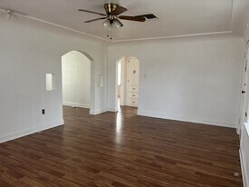 901 Castaic Ave in Bakersfield, CA - Building Photo