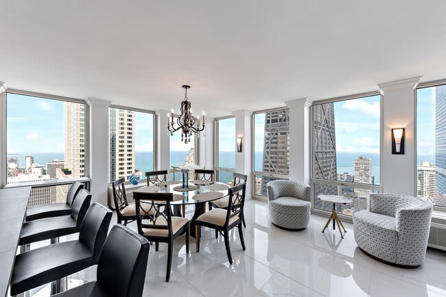 111 E Chestnut St in Chicago, IL - Building Photo - Building Photo