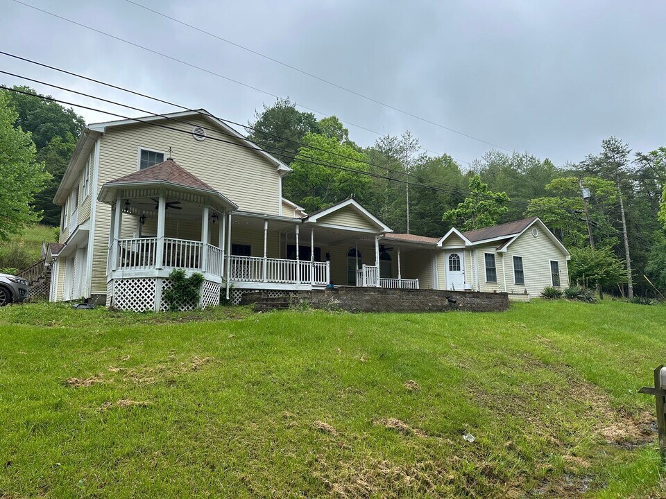 6544 Owens Rd in Radford, VA - Building Photo