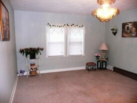 919 W Camplain Rd in Manville, NJ - Building Photo